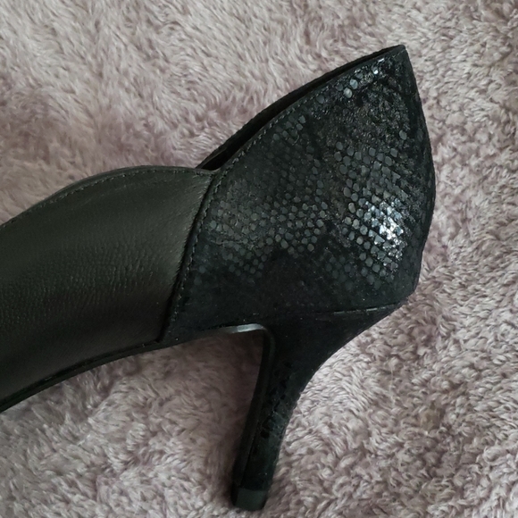 Isaac Mizrahi Elegant Leather Pump - Picture 3 of 6